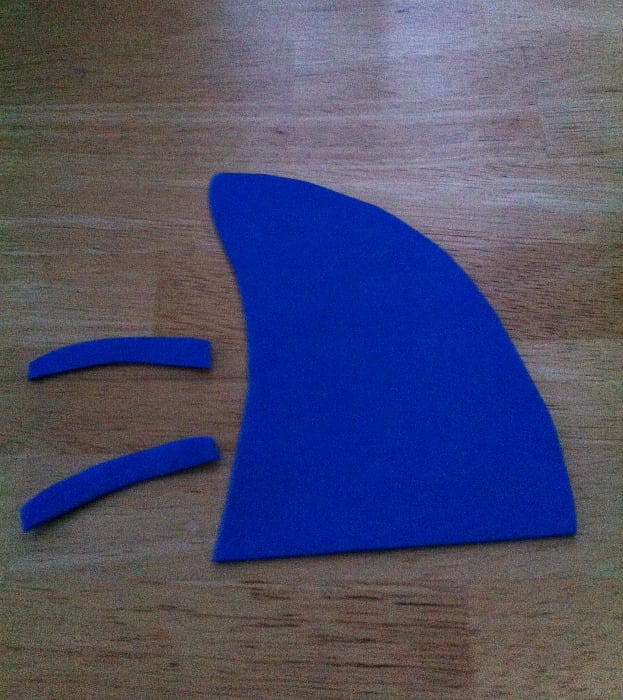 Shark Hat Craft. Cute idea for kid's birthday party, summer party or classroom activity