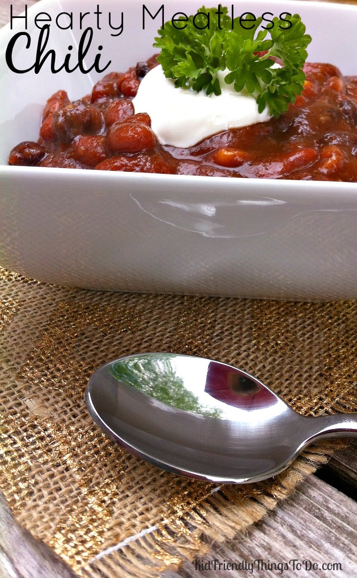 Healthy Hearty Meatless Chili Recipe - KidFriendlyThingsToDo.com