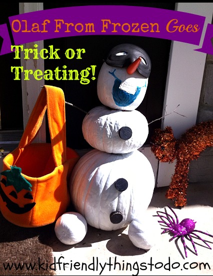 Olaf from Frozen on Halloween! What an awesome way to decorate your porch for Halloween! The trick or treaters wil go crazy!