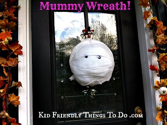 DIY Mummy Wreath - perfect for Halloween! 