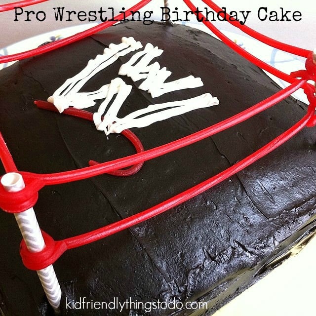 Pro Wrestling (WWE) Birthday party with DIY wrestling cake