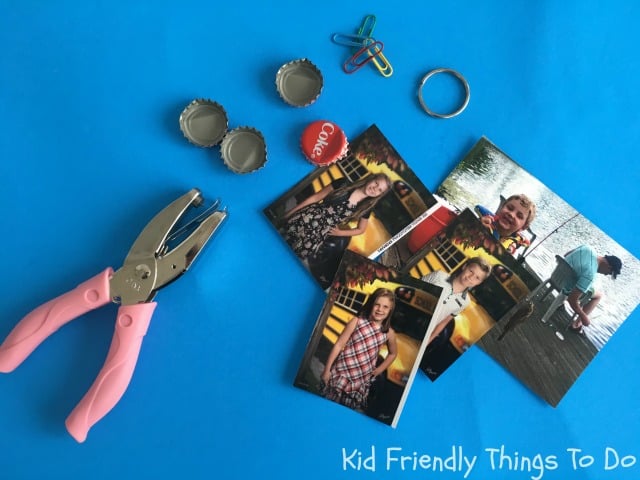 DIY Keepsake Photo Key Chain Craft - So sweet and Perfect for a gift on Mother's Day or Father's Day. Also a great grandparent Christmas or birthday gift! KidFriendlyThingsToDo.com
