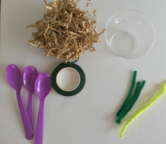 A plastic spoon flower for Mother's Day or teacher gift! - KidFriendlyThingsToDo.com
