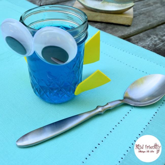 A super easy Finding Dory Jello Party Snack for birthday parties or just for fun. Great for an ocean or under the sea birthday, too! KidFriendlyThingsToDo.com