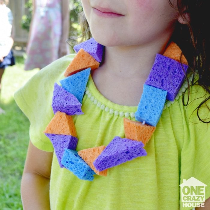 sponge necklace for staying cooled off