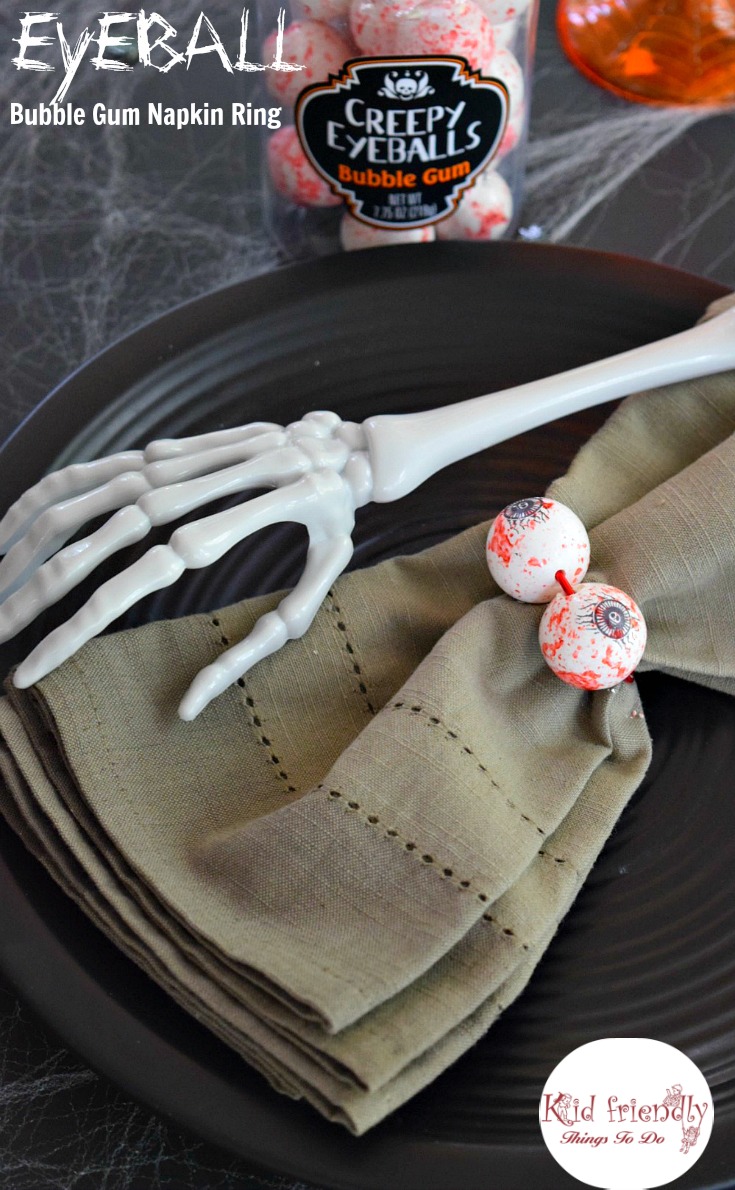 Easy DIY eyeball bubble gum napkin rings - a fun Halloween Party Table Decoration - www.kidfriendlythingstodo.com