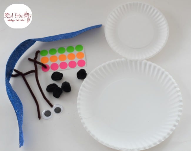 Easy Paper Plate Snowman Craft for Kids to Make - great for preschool, and elementary kids - www.kidfriendlythingstodo.com