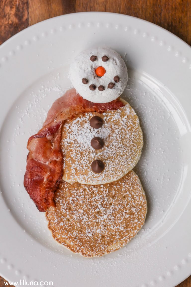 Over 30 Easy Winter themed crafts for kids to make and fun food treat ideas to brighten the house and classroom! Perfect for winter parties. www.kidfriendlythingstodo.com