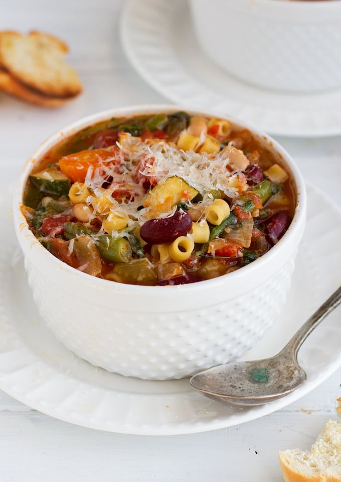 Over 15 Delicious Looking Slow Cooker Soup Recipes that look easy and delicious - www.kidfiendlythingstodo.com 