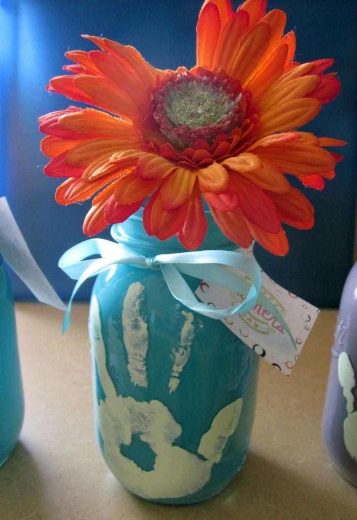 Over 15 Mother's Day Crafts the kids can make as gifts for mom - www.kidfriendlythingstodo.com