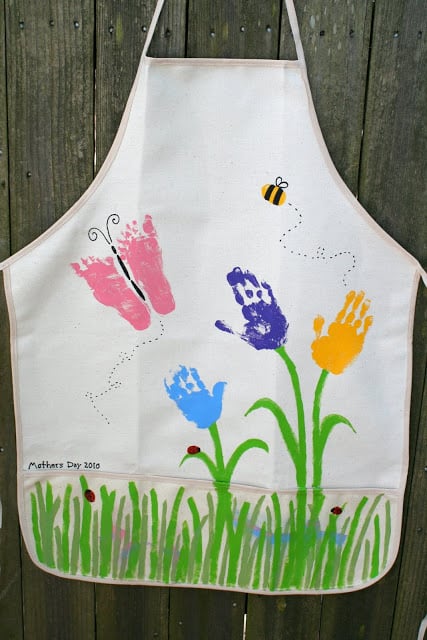 Over 15 Mother's Day Crafts the kids can make as gifts for mom - www.kidfriendlythingstodo.com