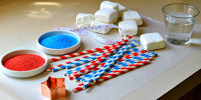 Easy Red, White and Blue Patriotic Star Marshmallow Pops for Kids - Fun Food Treat For summer, Fourth of July, Memorial Day or Labor Day - www.kidfriendlythingstodo.com