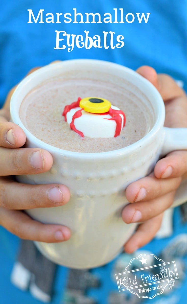 Spooky Marshmallow Eyeball for a Kid's Halloween Fun Hot Chocolate Treat - easy to make and so fun. Fall drink idea. www.kidfriendlythingstodo.com