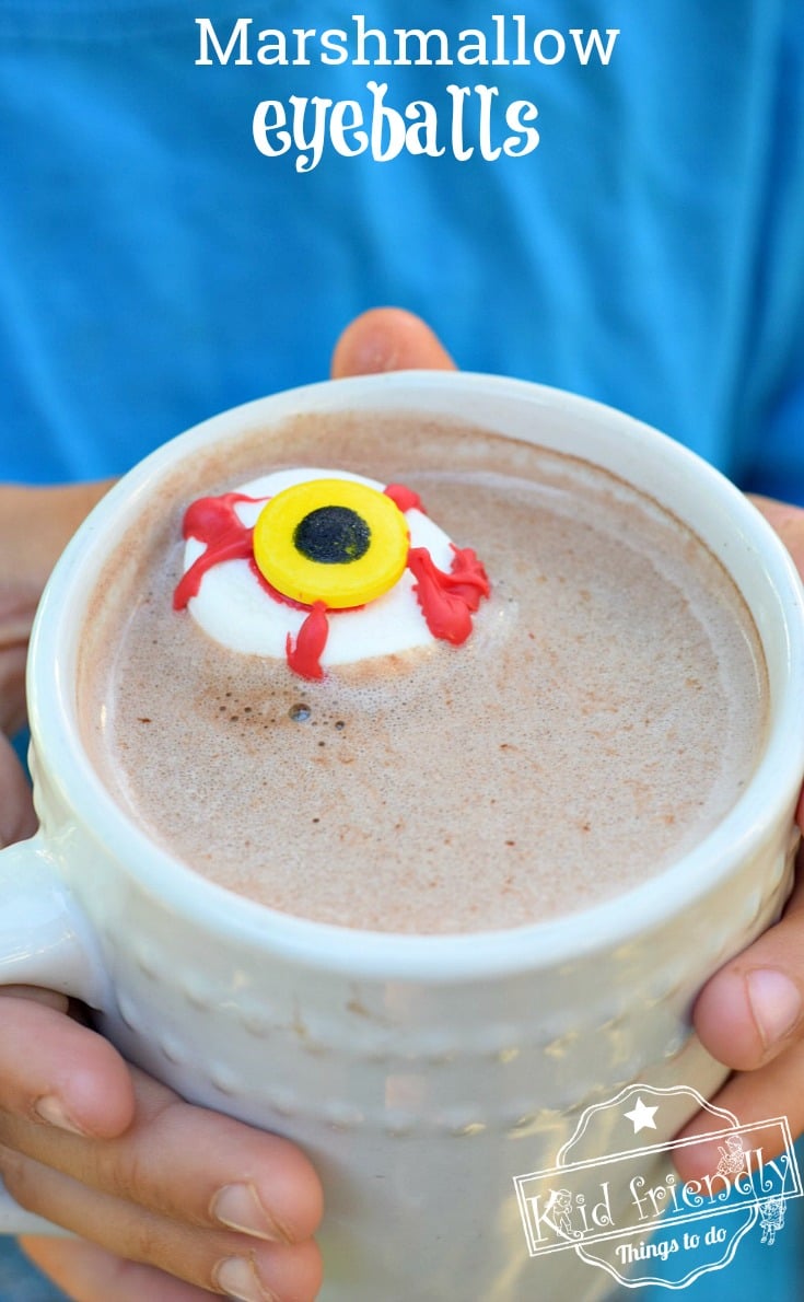 Spooky Marshmallow Eyeball for a Kid's Halloween Fun Hot Chocolate Treat - easy to make and so fun. Fall drink idea. www.kidfriendlythingstodo.com