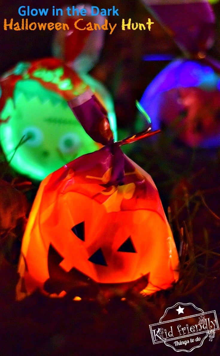 A Glow in the Dark Halloween Candy Hunt Idea for Kids! - Such a fun party idea or just a fun family idea - Light up the night and hunt for candy! Fun DIY game idea! www.kidfriendlythingstodo.com