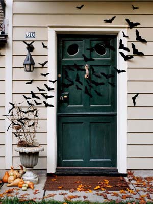 Over 17 Super Fun Halloween Themed Front Door and Porch Ideas - Fun DIY Decorations for Halloween - www.kidfriendlythingstodo.com