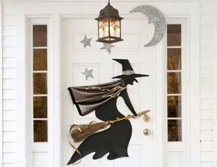 Over 17 Super Fun Halloween Themed Front Door and Porch Ideas - Fun DIY Decorations for Halloween - www.kidfriendlythingstodo.com