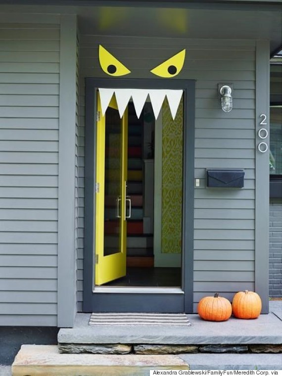 Over 17 Super Fun Halloween Themed Front Door and Porch Ideas - Fun DIY Decorations for Halloween - www.kidfriendlythingstodo.com