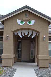 Over 17 Super Fun Halloween Themed Front Door and Porch Ideas - Fun DIY Decorations for Halloween - www.kidfriendlythingstodo.com