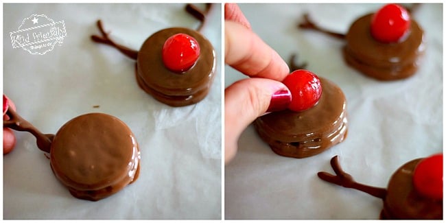 Easy Rudolph Chocolate Covered Mint Stuffed Cookies! - A Cute and Yummy Dessert - Perfect and Simple DIY for Christmas parties or fun food craft with the kids - www.kidfriendlythingstodo.com