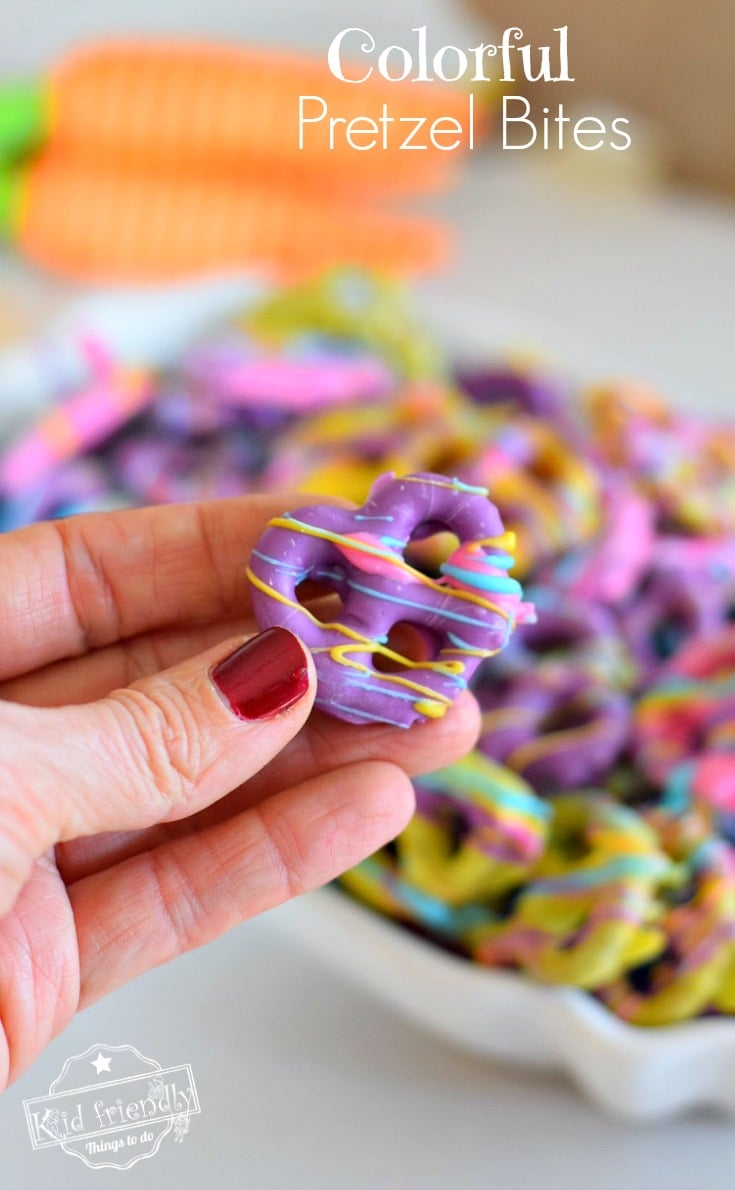 Easy and Colorful Spring Chocolate Covered Pretzel Bite Treats - The perfect salty sweet & yummy treat for Spring, Easter and Mother's Day! White chocolate covered pretzels that are so yummy and fun for the kids to help make and eat - www.kidfriendlythingstodo.com 