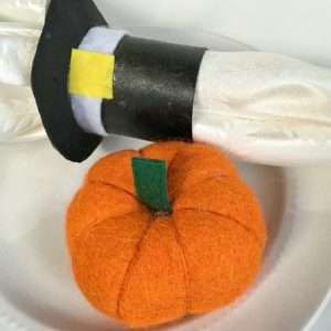 Toilet Paper Tube Thanksgiving Pilgrim Hat Napkin Ring Craft - KidFriendlyThingsToDo.com