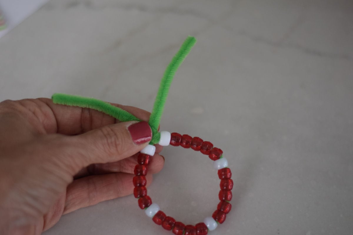 making a pipe cleaner and bead ornament 