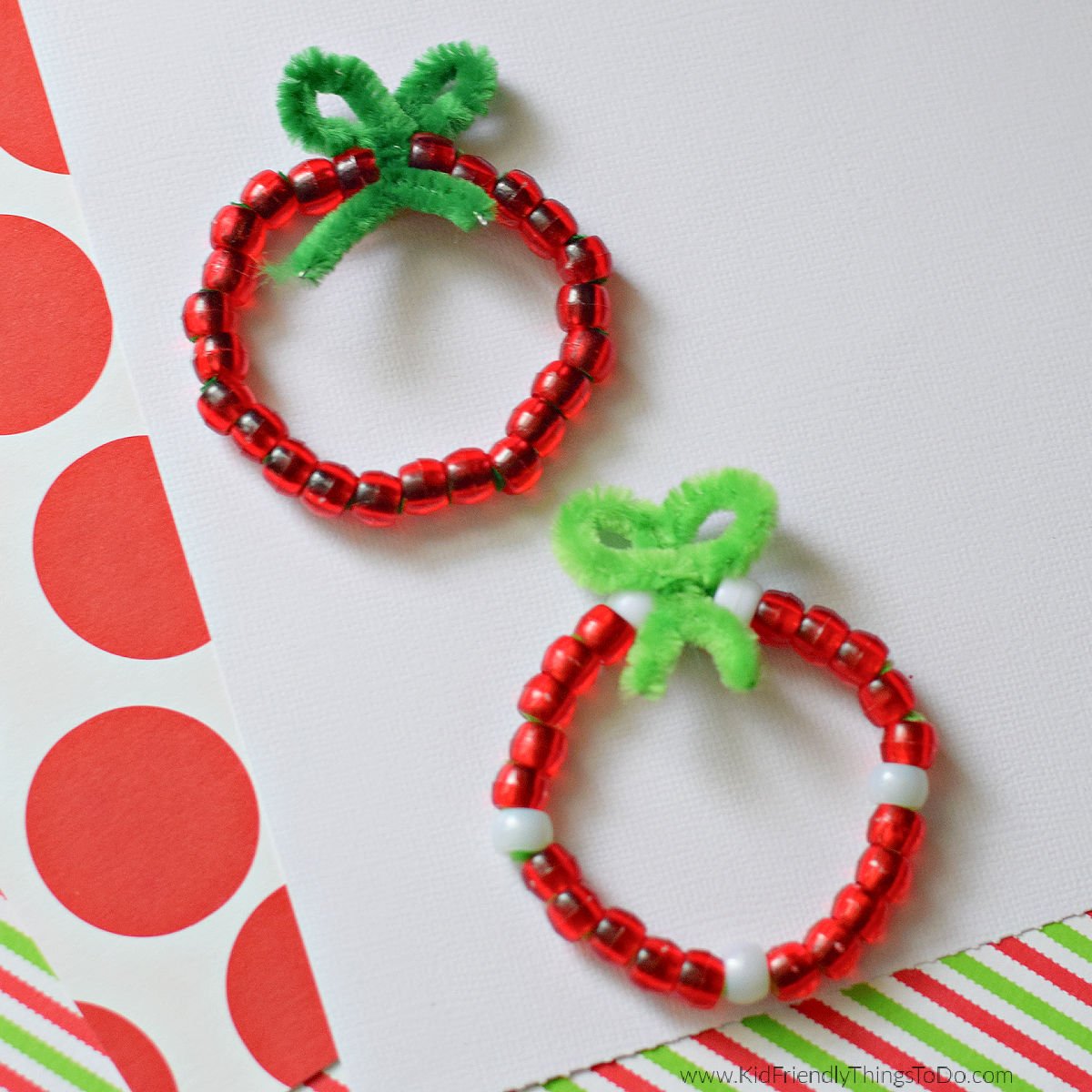 pipe cleaner and bead wreath