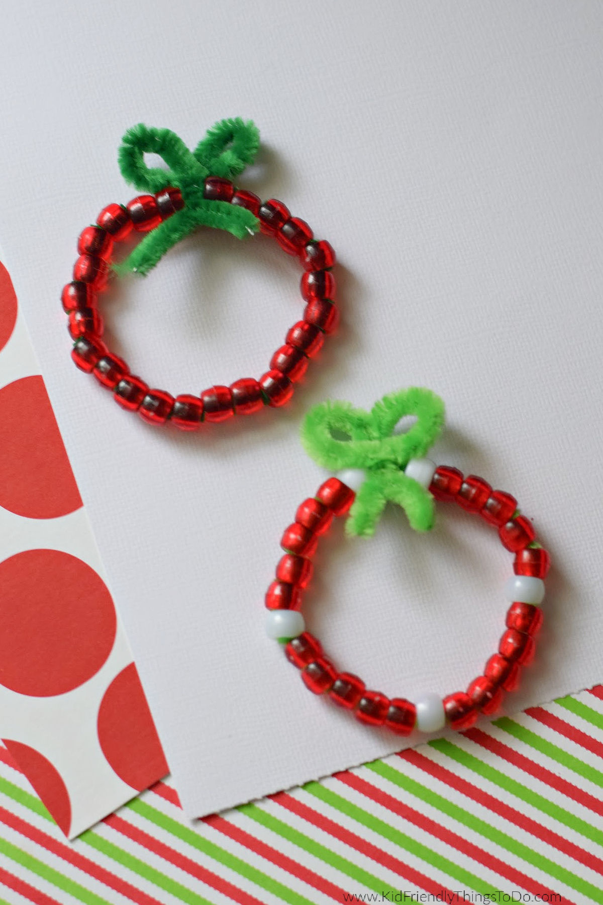 pipe cleaner wreath craft 