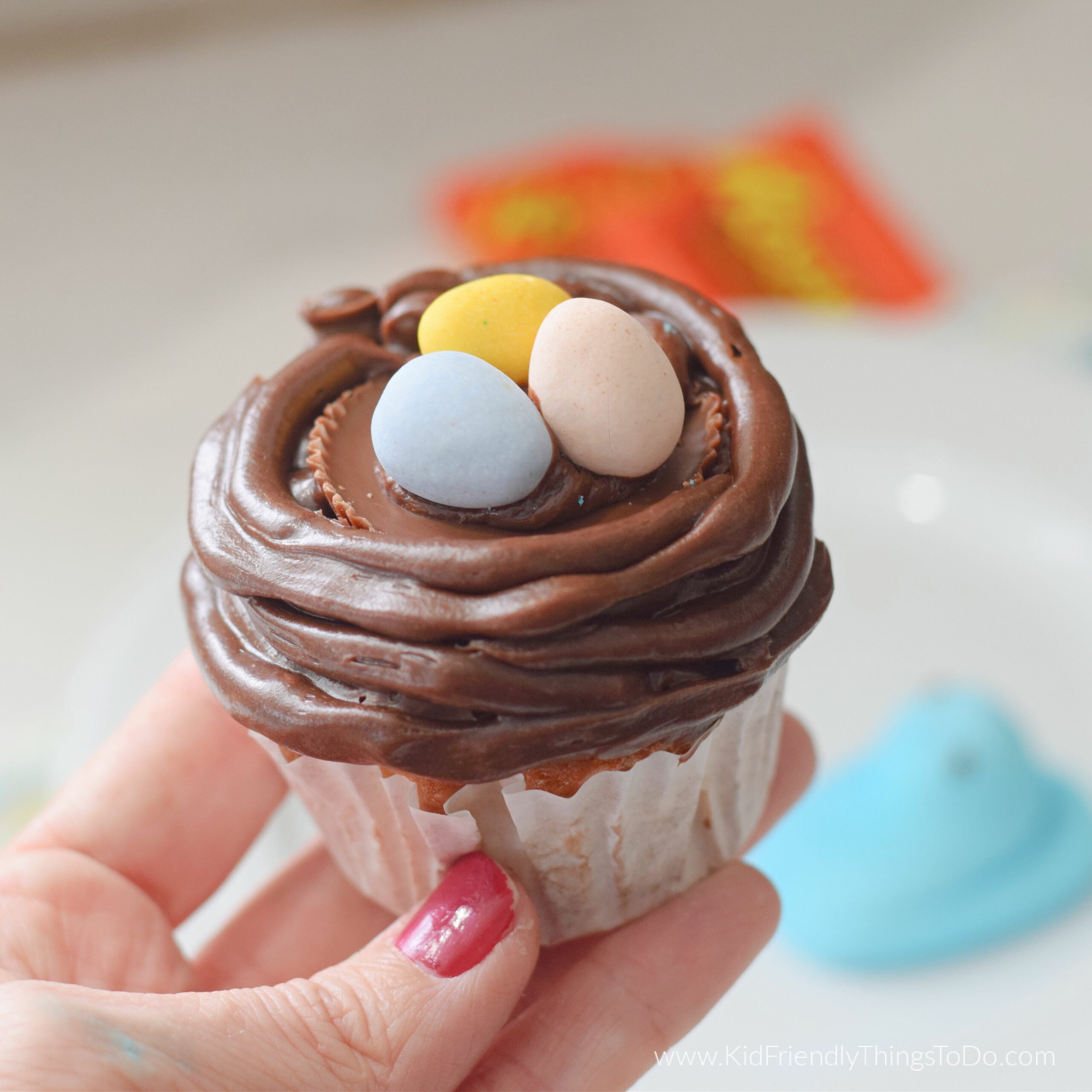 Bird nest cupcake 