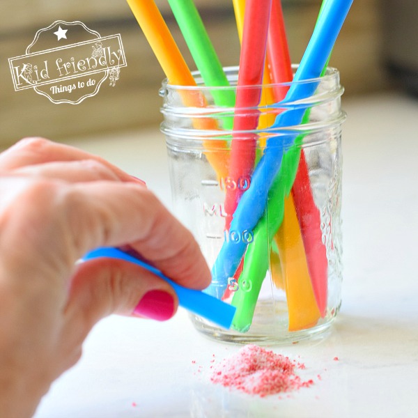 You are currently viewing Homemade Pixie Sticks –  Kid Friendly Things To Do