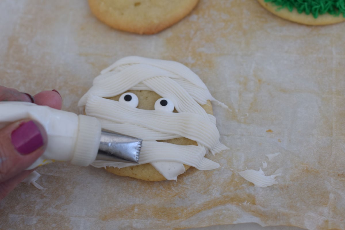 mummy Halloween cookie