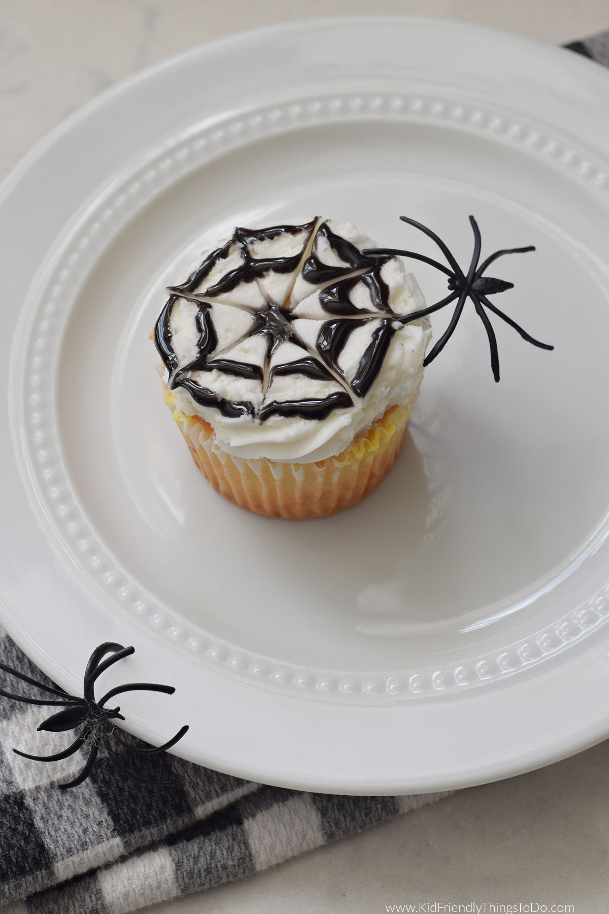spiderweb cupcake 
