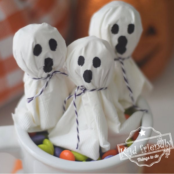 Make Lollipop Ghosts {with a napkin!} Easy | Kid Friendly Things To Do