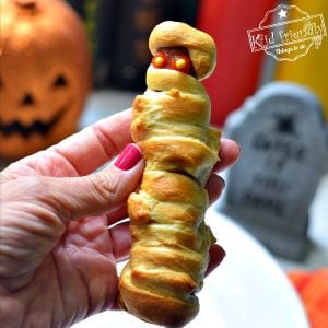 Mummy Hot Dogs Halloween Idea {Made with Crescent Rolls} | Kid Friendly Things To Do