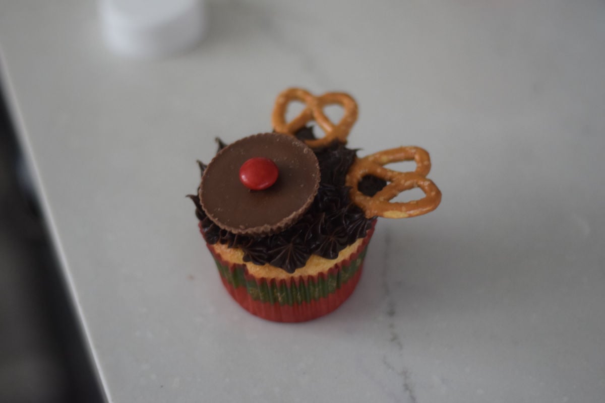 making Reindeer cupcakes 