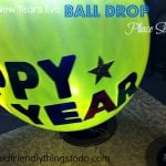 New Years Eve Ball Drop Place Setting. This is so much fun! You can personalize them and even fill them with confetti so your guests can pop them at midnight and let confetti fill the room!