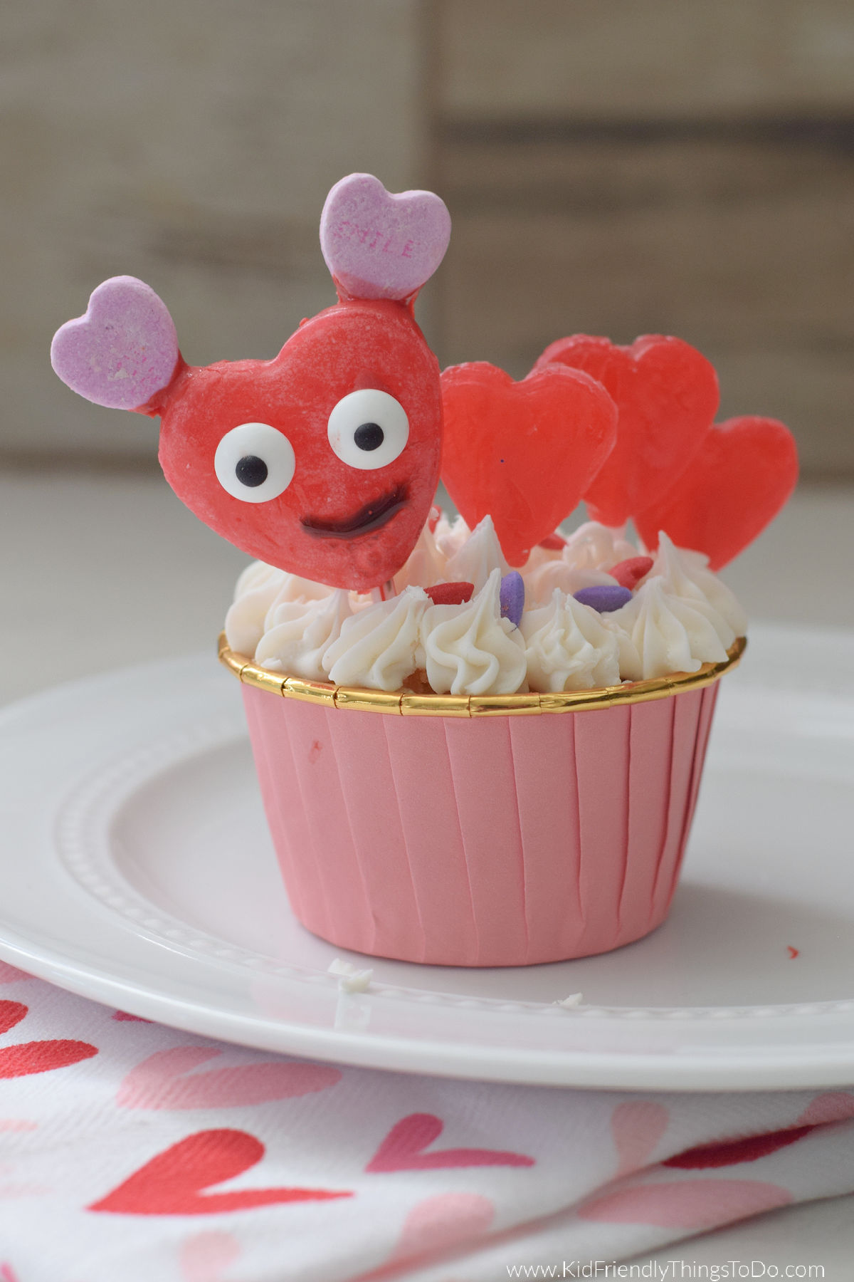 love bug Valentine's cupcake 