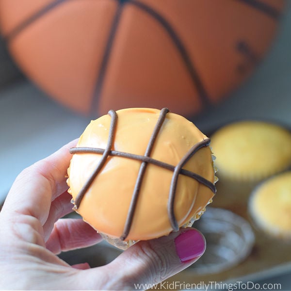 How To Make  Basketball Cupcakes {Easy}
