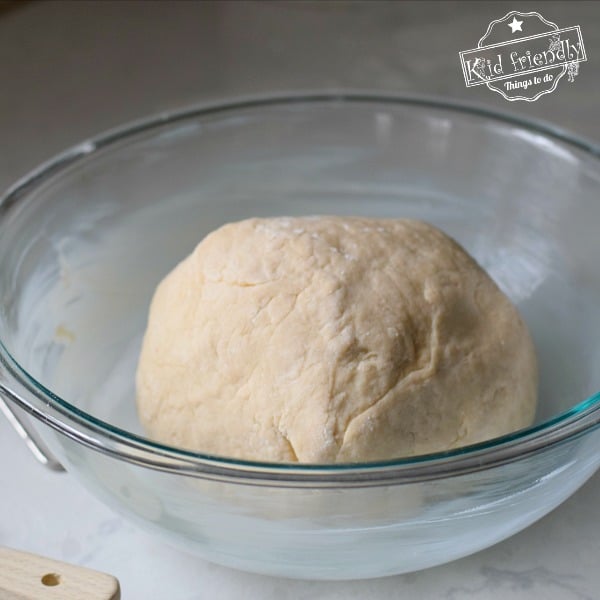 You are currently viewing A Simple Homemade Pizza Dough Recipe | Kid Friendly Things To Do