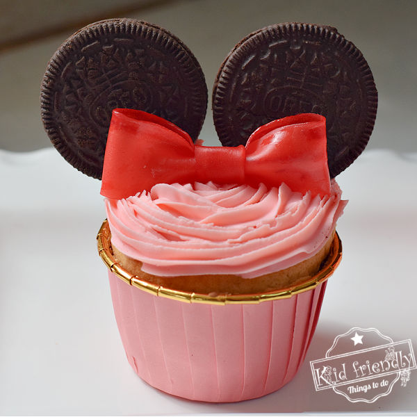 You are currently viewing Easiest Minnie Mouse Cupcake Idea, Ever | Kid Friendly Things To Do