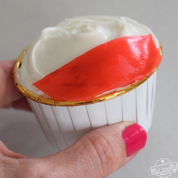 making an Easy Mickey Mouse Cupcake 
