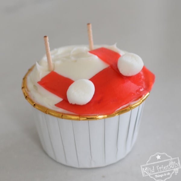 making an Easy Mickey Mouse Cupcake