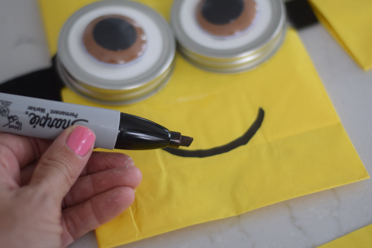 Making Minion mouth on gift bag 