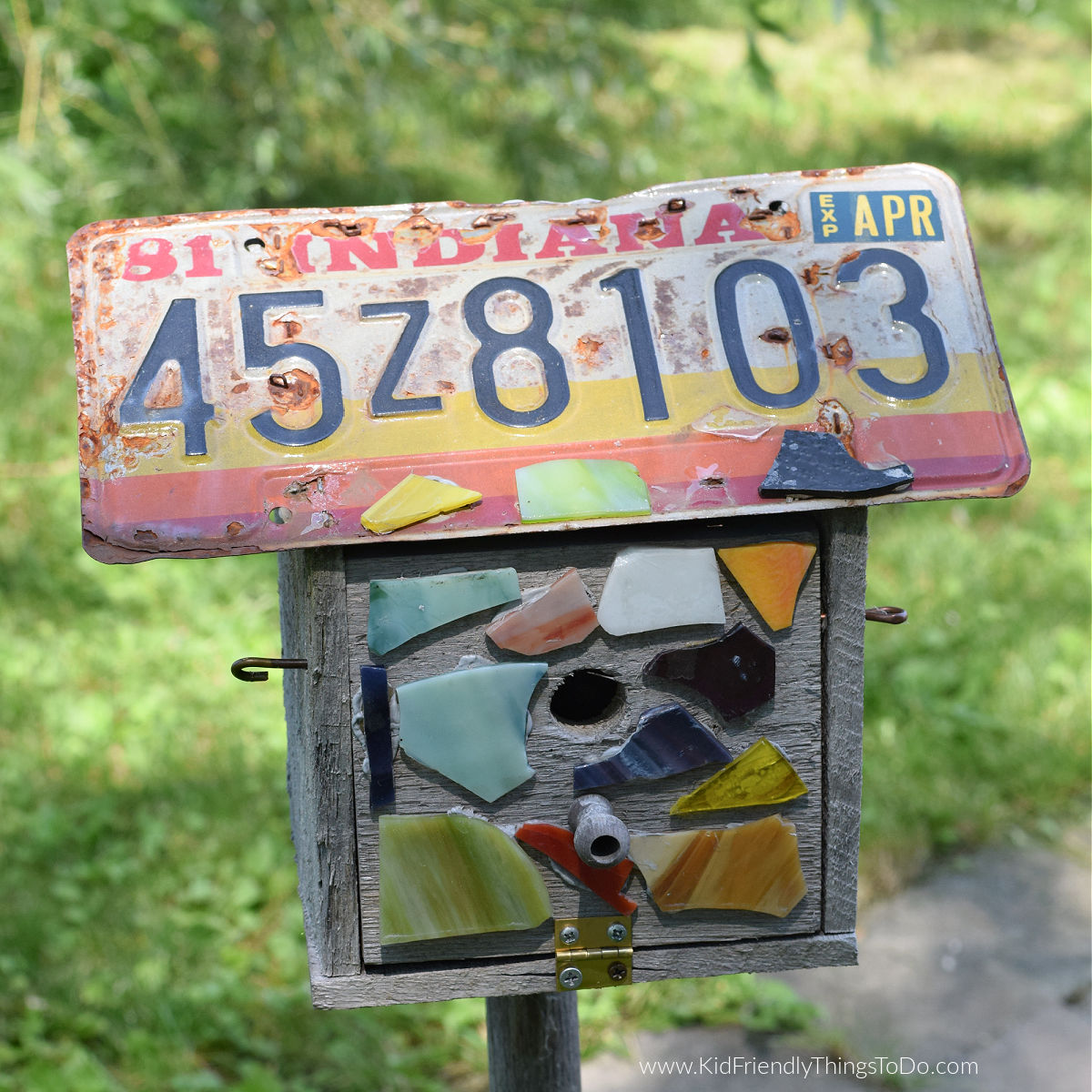 license plate roof birdhouses