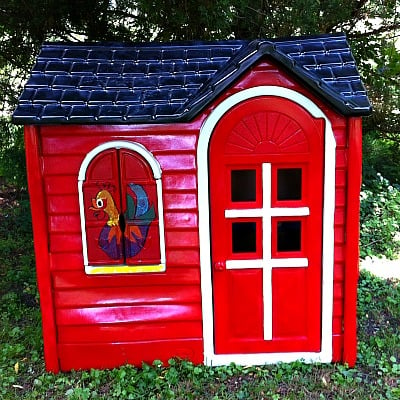 upcycled farmhouse playhouse 