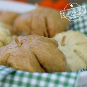 Read more about the article {Shortcut} Pumpkin Shaped Dinner Rolls | Kid Friendly Things To Do