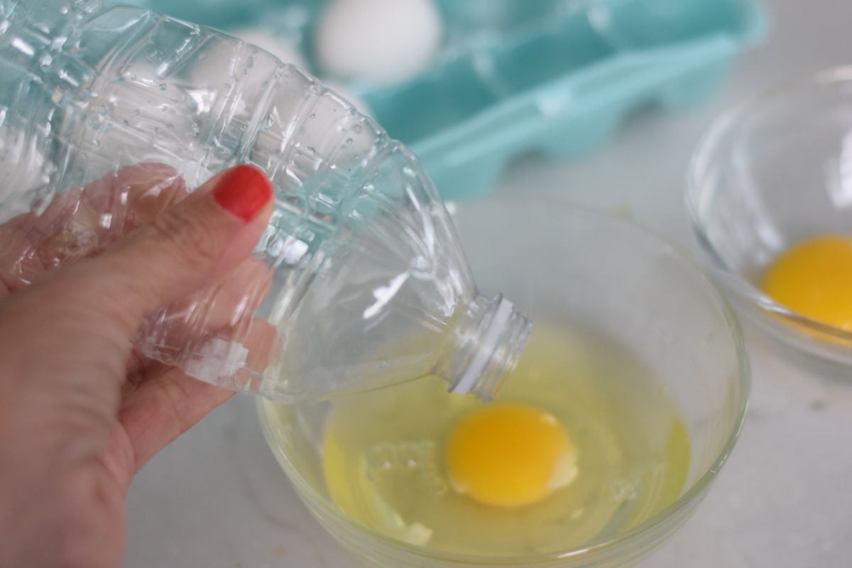 squeezing out air from water bottle in separating eggs 