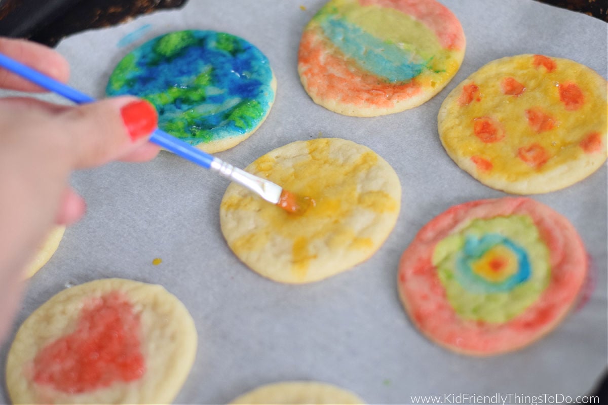 painting sugar cookies 