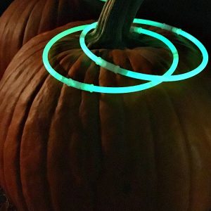 glow in the dark pumpkin ring toss game